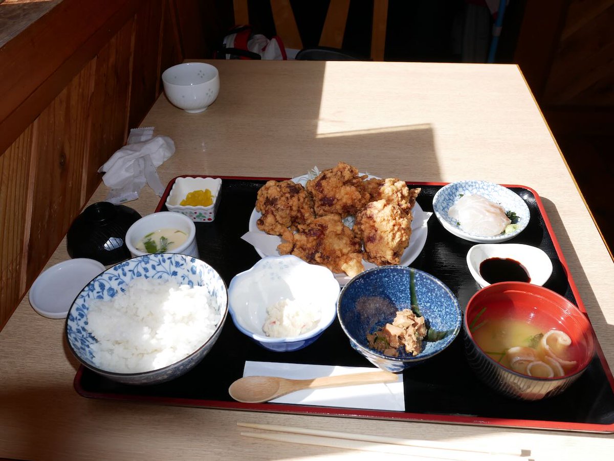 lc575able's tweet image. 鳥取県八頭（やず）郡八頭町まで自転車で行ってきました。

円通寺から見た千代川。

八頭町隼（はやぶさ）駅。スズキのハヤブサというバイクの聖地です。本物が停めてあったので記念撮影。

道の駅はっとう。

裏手の「れんげ亭」で唐揚げ定食を食べました。
外はカリカリ、中はふわふわです。