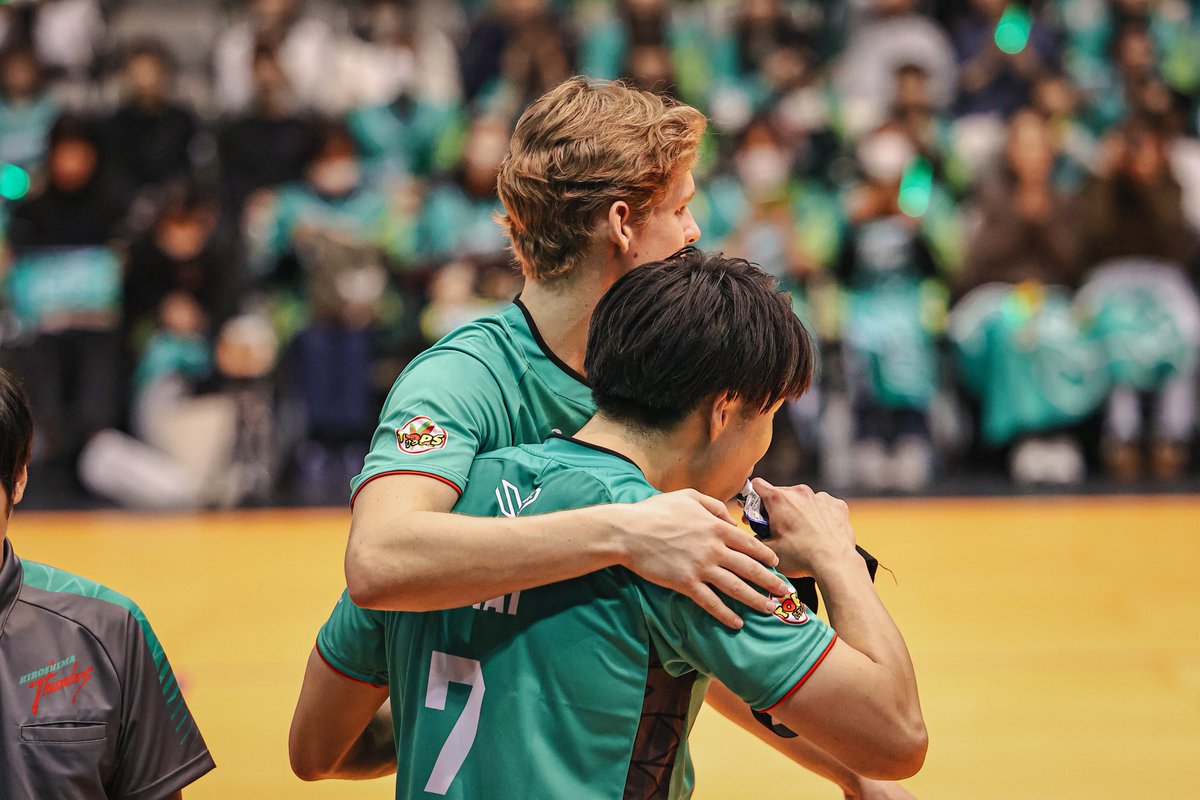 hth____17's tweet photo. 2025.11.16
広島サンプラザホール

POM👑

#新井雄大 選手
#クーパーロビンソン 選手
#CooperRobinson 選手
#広島サンダーズ https://t.co/9yFeApP2YM
