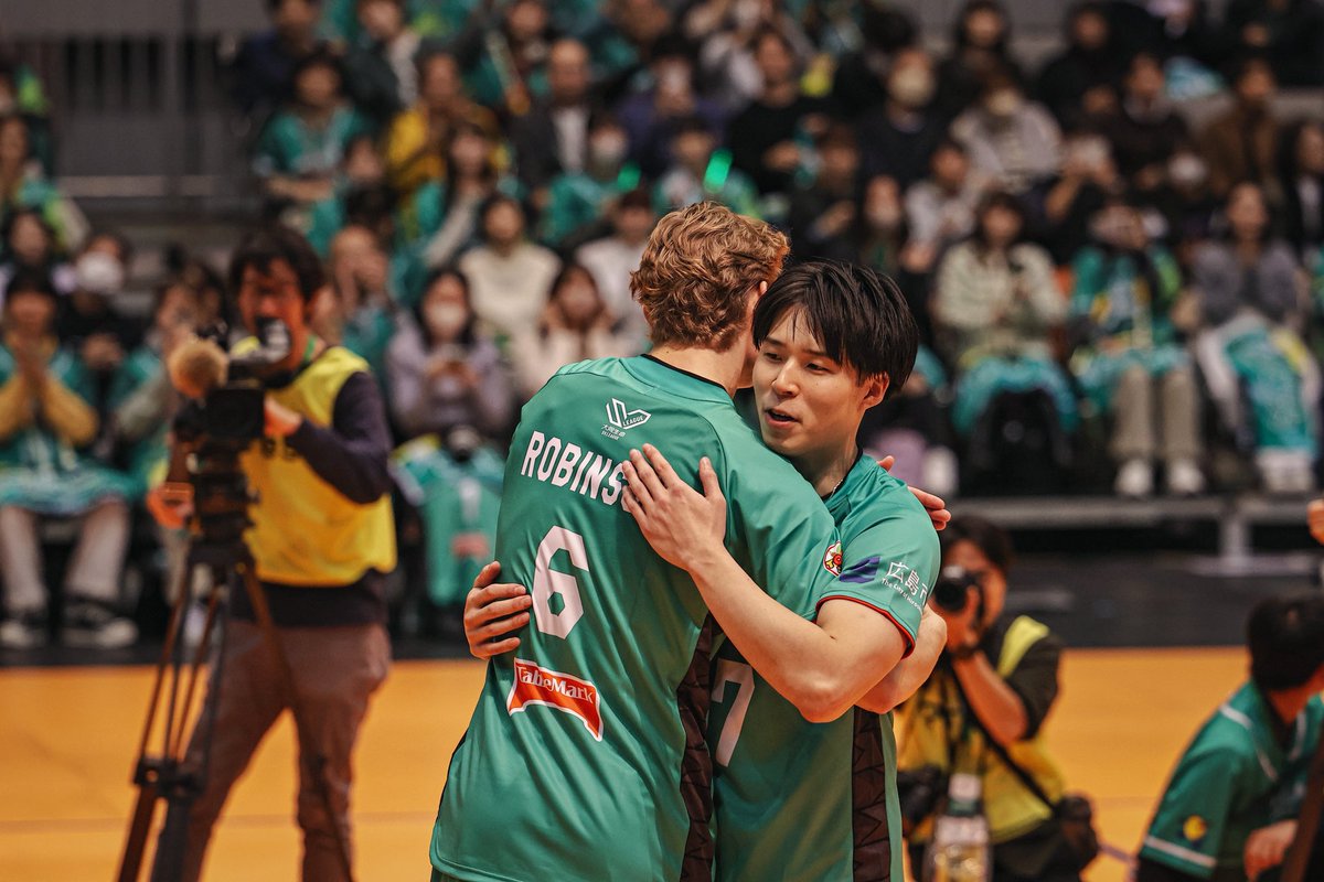 hth____17's tweet photo. 2025.11.16
広島サンプラザホール

POM👑

#新井雄大 選手
#クーパーロビンソン 選手
#CooperRobinson 選手
#広島サンダーズ https://t.co/9yFeApP2YM