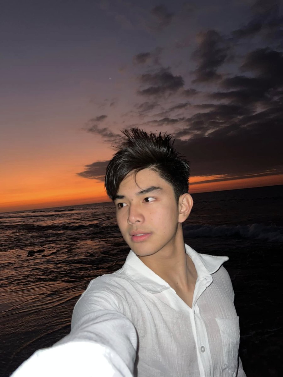 TeamRaveTRENDS's tweet image. Sunset is the reminder of beautiful ending. 

SUNTASTIC WITH RAVE