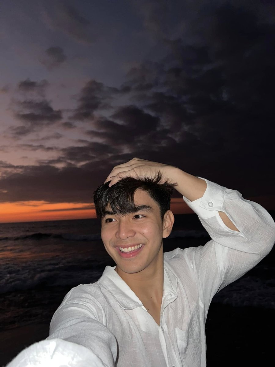 TeamRaveTRENDS's tweet image. Sunset is the reminder of beautiful ending. 

SUNTASTIC WITH RAVE