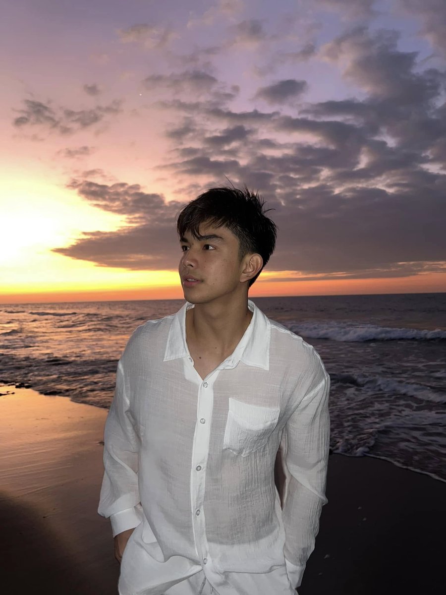 TeamRaveTRENDS's tweet image. Sunset is the reminder of beautiful ending. 

SUNTASTIC WITH RAVE