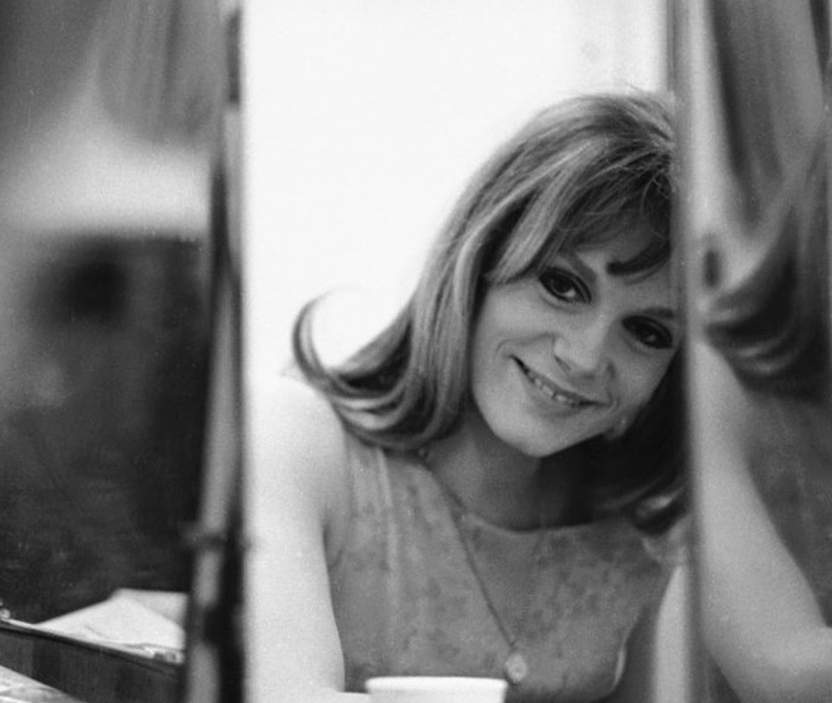 "Est-ce que je suis trop envahissante?
Terriblement, lorsque tu n'es pas là."
(Roman Gary, Clair de femme)
Françoise Dorléac