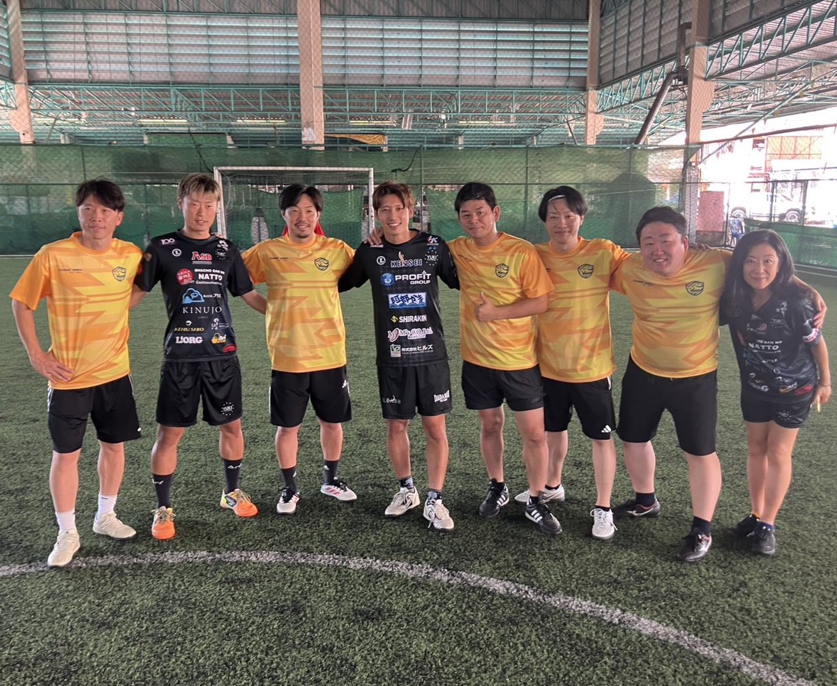 GoshiOkubo's tweet photo. タイの子どもたちにベガルタ仙台を届けよう‼︎ 

今年もベガルタサポーターの方が一緒に参加してくれました。
　
タイで一緒汗を流せること、幸せでした💛💙 https://t.co/EL310V9oOo