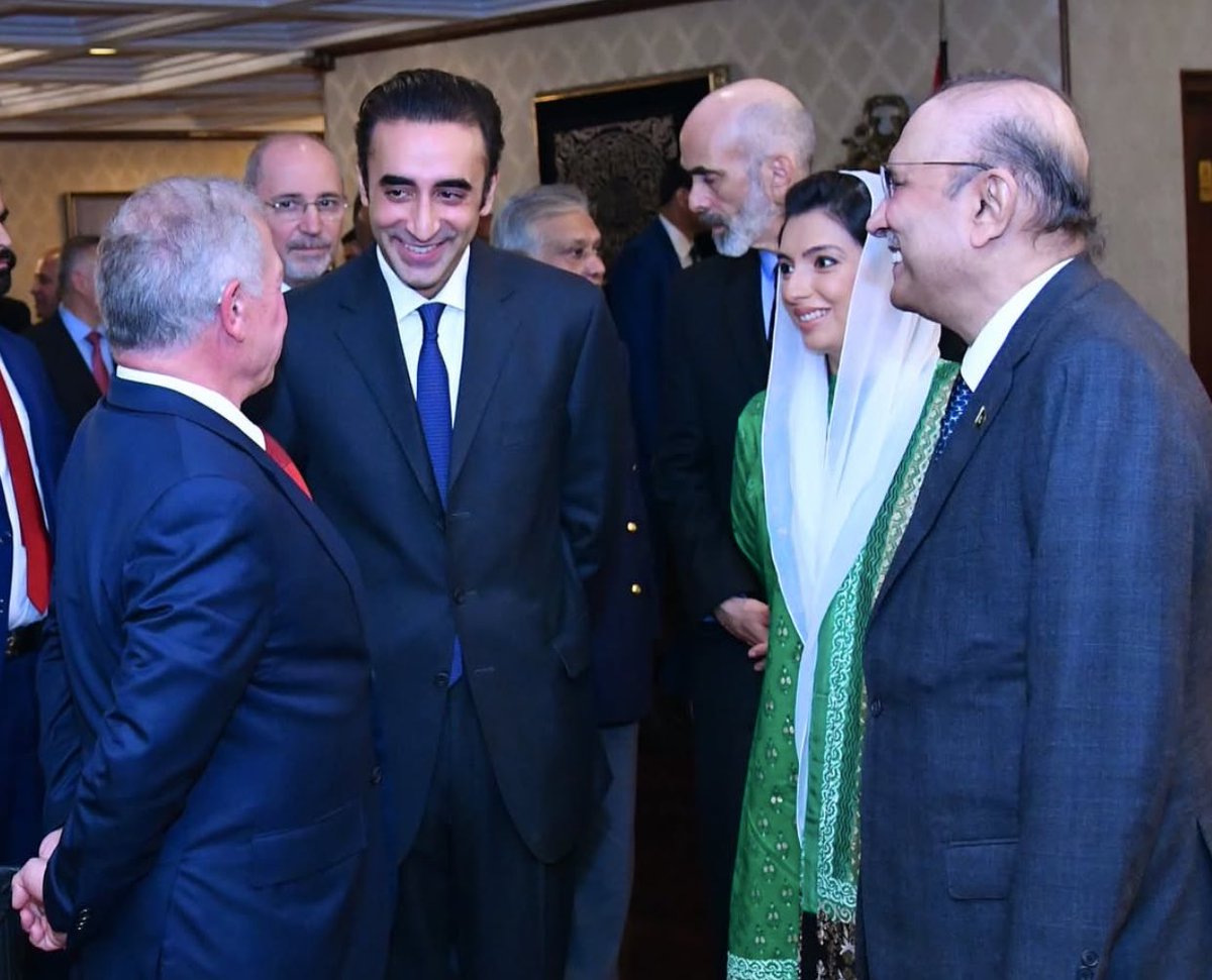 AmaimaIK's tweet image. صدرِ مملکت آصف علی زرداری کی شاہ عبدالّلہ دوم سے ایوانِ صدر میں ملاقات

ملاقات میں خاتونِ اوّل بی بی آصفہ بھٹو زرداری، چیئرمین پی پی پی بلاول بھٹو زرداری اور سینیٹر شیری رحمان شریک۔

صدر آصف علی زرداری کا پاکستان اور اردن کے دیرینہ، برادرانہ تعلقات کو مزید مضبوط بنانے کے عزم کا…