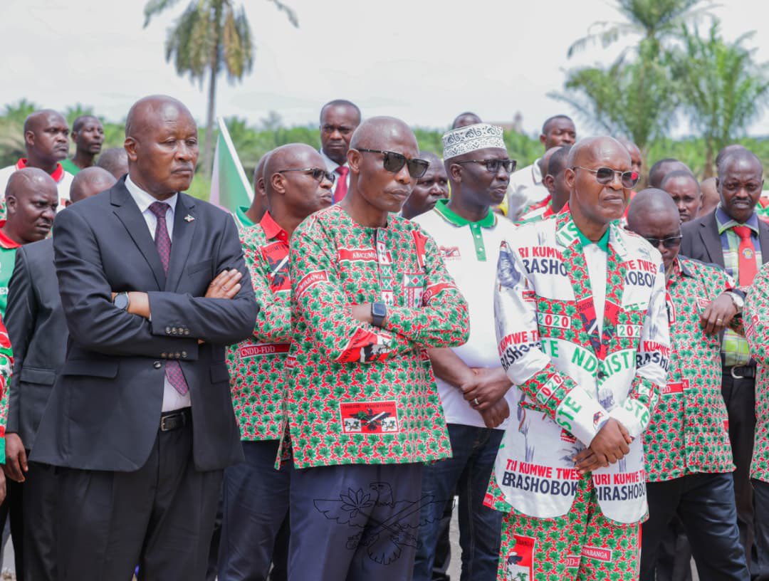 CnddFdd's tweet image. Comme chaque année, le Parti @CnddFdd a célébré ce dimanche 16 novembre 2025, la Journée “Intwari”, dédiée aux Héros de la paix et de la démocratie. 

Cette commémoration vise à honorer la mémoire de celles et ceux qui se sont sacrifiés pour la restauration de la paix et de la…