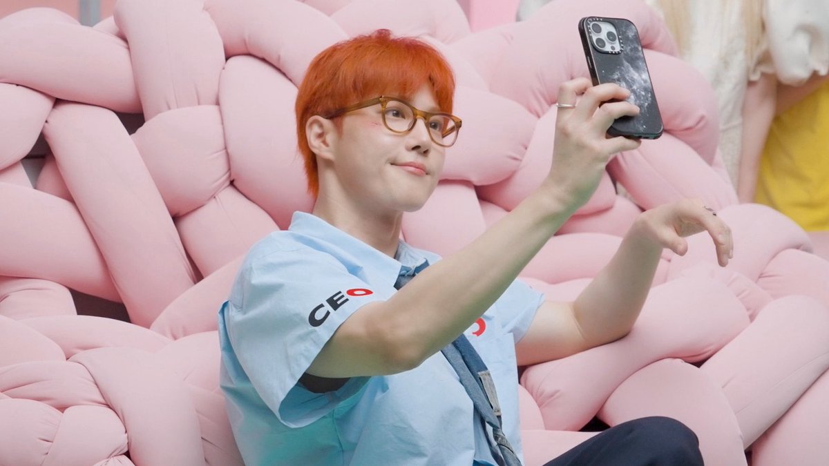 SUHO 수호 'Medicine' MV Behind The Scenes

youtu.be/D-Hg-5V8iJk

#SUHO #수호
#EXO #엑소 #weareoneEXO
#WhoAreYou #SUHO_WhoAreYou
#Medicine #SUHO_Medicine