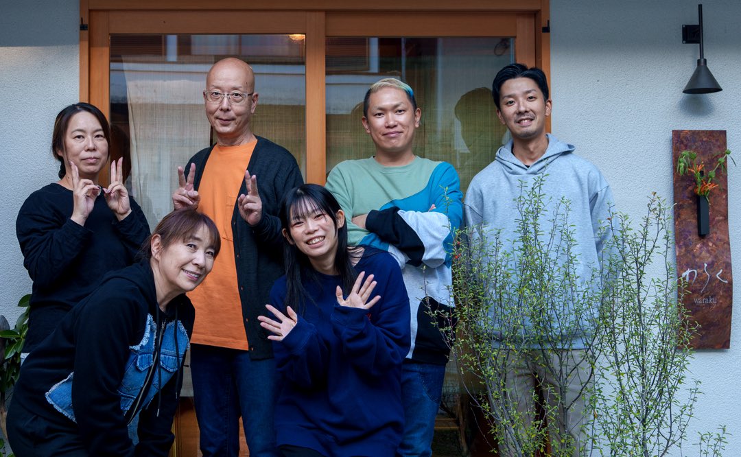 HILOKI_'s tweet photo. 来週からスタートする展覧会
書と共に 奈良巡回展
会場となる信貴山・Gallery茶房わらくへ
搬入に行ってまいりました。
総勢18名の作品で、会場は非常に素晴らしい空間に仕上がっております。
紅葉の美しい季節🍁
是非空気の澄む信貴山・Gallery茶房わらくへ、書と共に展へお出かけください。 https://t.co/b4yMSzJBRV