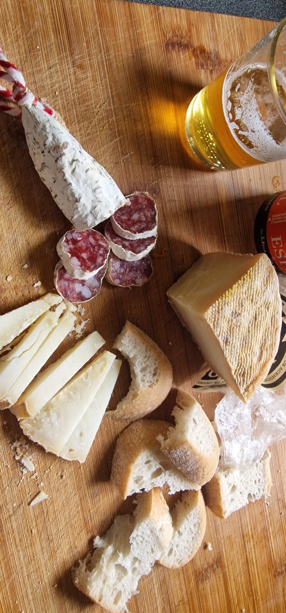 mamenflow's tweet image. El aperitivo sobre la tabla, me recuerda a mis abuelos... 🫶