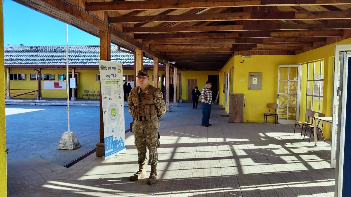 Ejercito_Chile's tweet image. Desde #LaSerena hasta #Concepción, los efectivos de la @IiChile están desplegados para brindar seguridad en los locales de votación. #Elecciones2025 #EleccionesPresidenciales