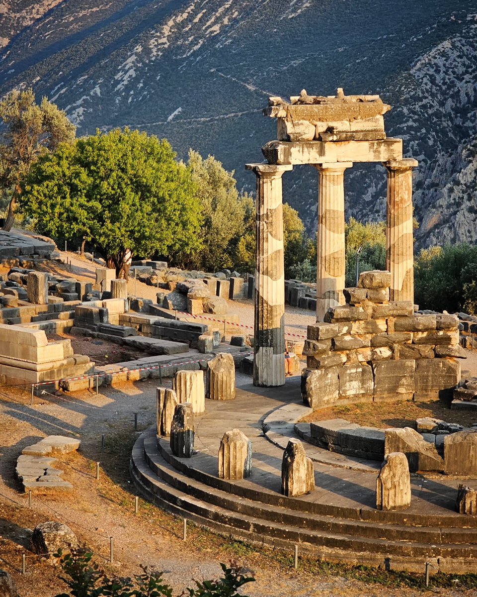 GreekPictures's tweet image. #Delphi was an ancient religious sanctuary dedicated to the Greek god #Apollo. Developed in the 8th century B.C., the sanctuary was home to the #Oracle of Delphi and the priestess Pythia, who was famed throughout the ancient world for divining the future.
📷 @pedrorglimon