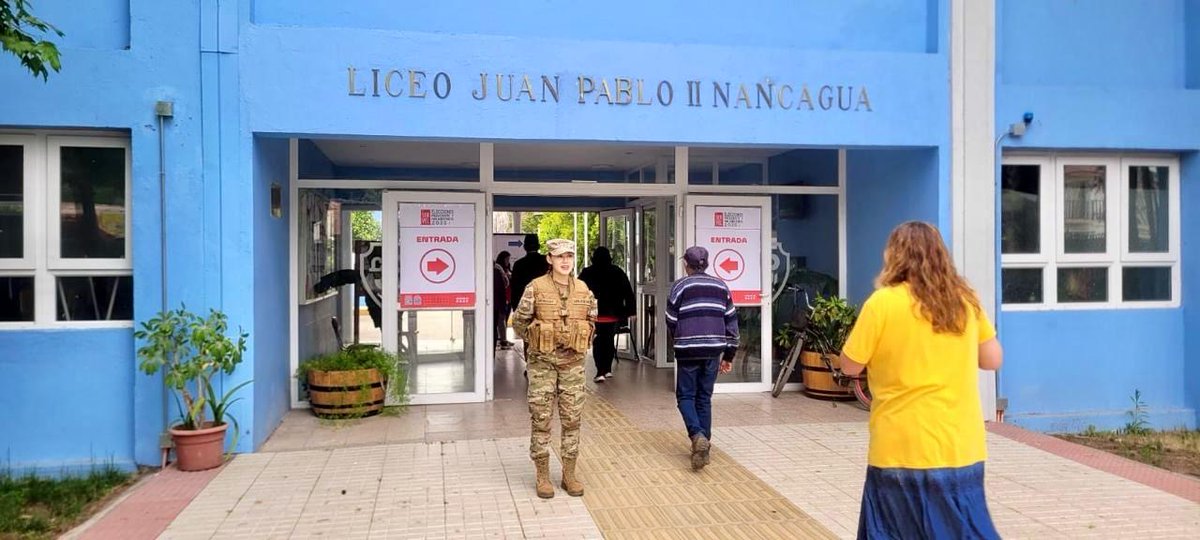 Ejercito_Chile's tweet image. Desde #LaSerena hasta #Concepción, los efectivos de la @IiChile están desplegados para brindar seguridad en los locales de votación. #Elecciones2025 #EleccionesPresidenciales
