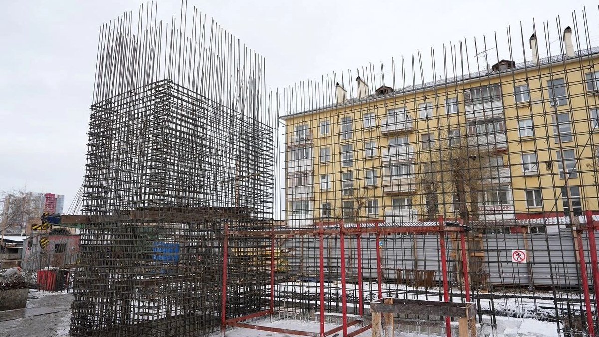 Смотрим, как в Красноярске строят Суриков-центр с кафе 
prmira.ru/news/2025-11-1…