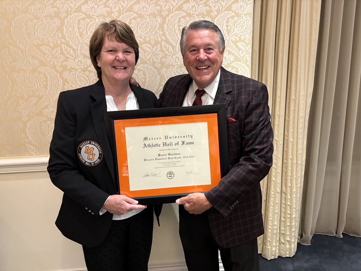 EPEDtogether's tweet image. Great day Friday visiting with the friends I made at ⁦@MercerYou⁩ and having the honor of being inducted into the Hall of Fame. ⁦@MercerBears⁩ Lots of wonderful people at Mercer that I was blessed to share 14 years with.