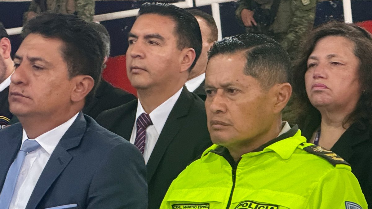 ecu911Ibarra's tweet photo. #Tulcán | El Jefe Local del #ECU911, @dhtarupi participó en la inauguración del proceso de #ReferéndumYConsulta2025, liderado por el @cnecarchi. 

El evento se realizó en el coliseo de la Unidad Educativa Tulcán, y contó con la presencia de varias autoridades de la Provincia.

#ECU911BrindaSeguridadIntegral
