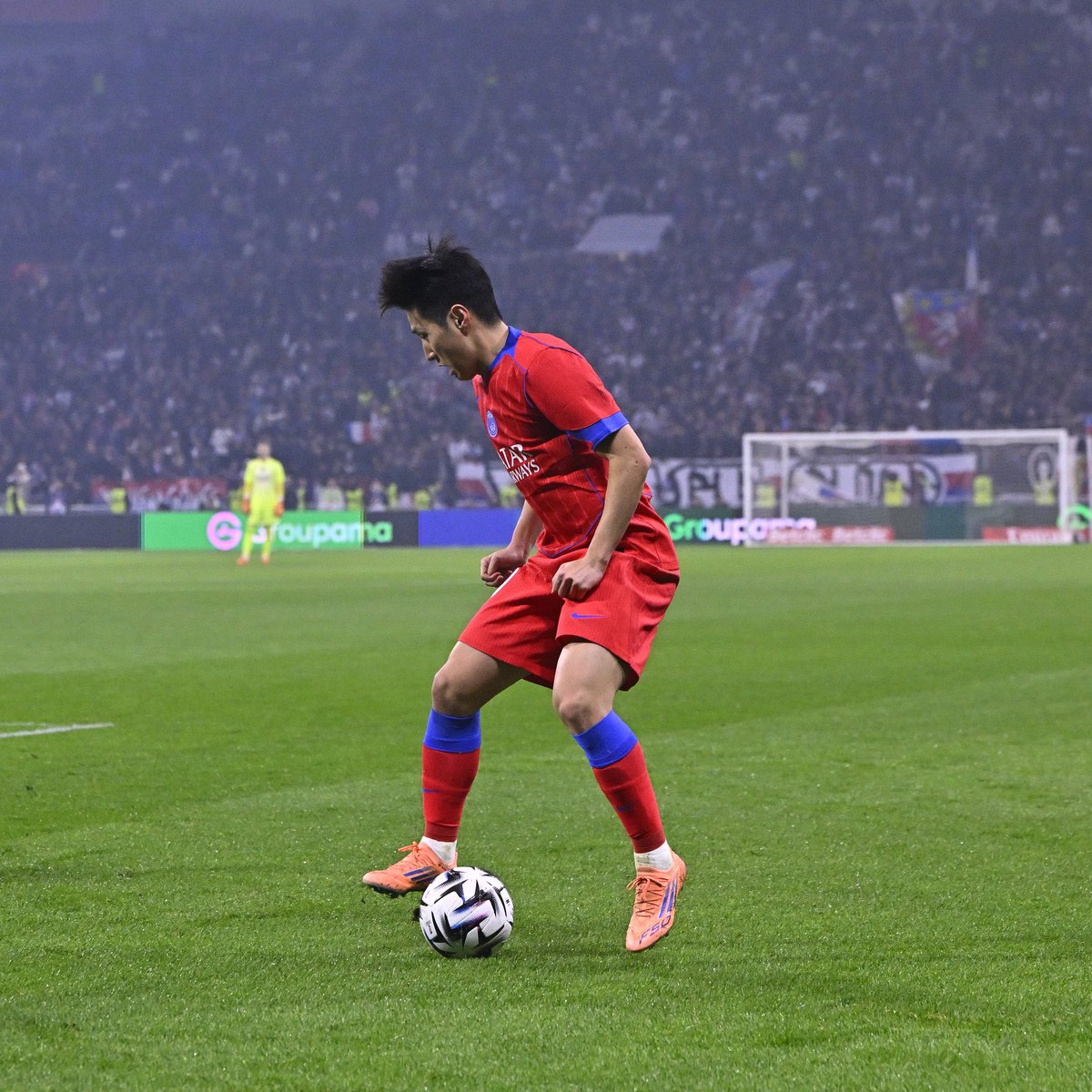 MediaParisien's tweet image. 🤔 Quel est le match référence de Kang-In Lee avec le PSG ? ❤️💙