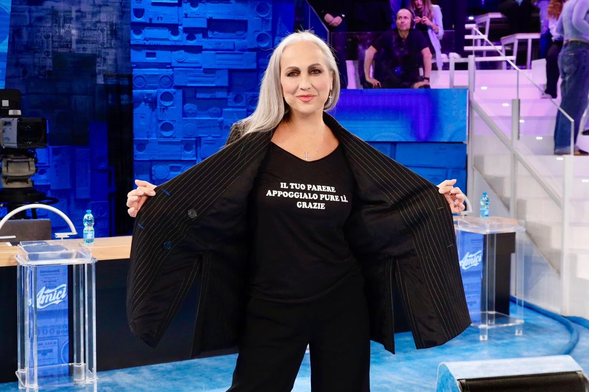 Ale_Celentano's tweet photo. Il tuo parere appoggialo pure lì, grazie! 
#amici25 https://t.co/pSE33Lpr6E