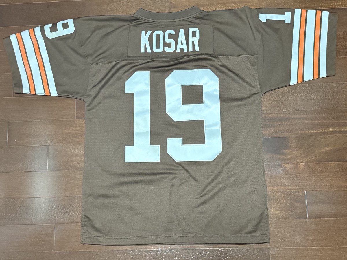 Only one jersey to wear today. 

If you’ve got one (and most everyone does), wear it to this afternoon’s game. 

All the prayers for <a href="/BernieKosarQB/">Bernie Kosar</a> #UMatter #GoBrowns