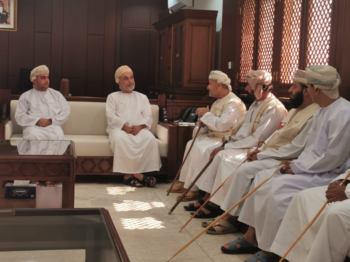 dibbacharity's tweet photo. تشرَّف فريق دبا الخيري بزيارة سعادة الشيخ / أحمد بن علي الحبسي - والي المصنعة المحترم وتكريمه في مكتبه تقديراً لجهوده ودعمه المتواصل للفريق خلال فترة عمله السابقة في ولاية دبا. https://t.co/kZO5i2ppW0