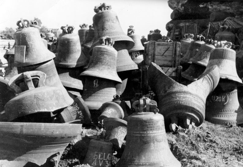 IsaInsane1's tweet image. Did you know why they destroyed all the bells after WW2?

It is always the frequency. Different frequencies have positive or negative effects on people and the environment. 

Bells are also said to repell demons. 

Back in the day, bells were used to send healing frequencies…