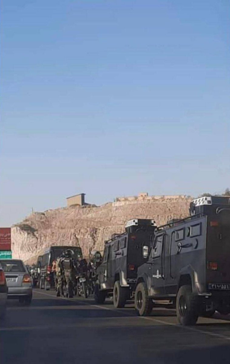 ۶ سال پیش غروب امروز #اینترنت رو قطع کردن تا سوم آذر، تو اونروزا چی شد و چی بر ما گذشت...
بعد از #آبان۹۸ دیگه هیچکدوم مون اون آدمایِ سابق نشدیم...
#آبان_خونین
#مهسا_امینی