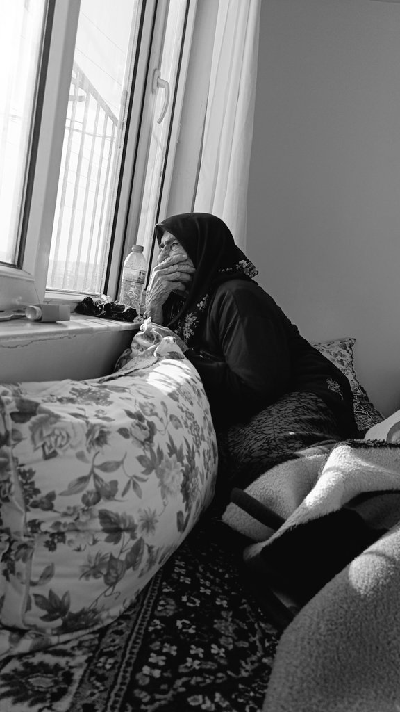 Ben.. 
Seni hiçbir dünya telaşına değişmem.