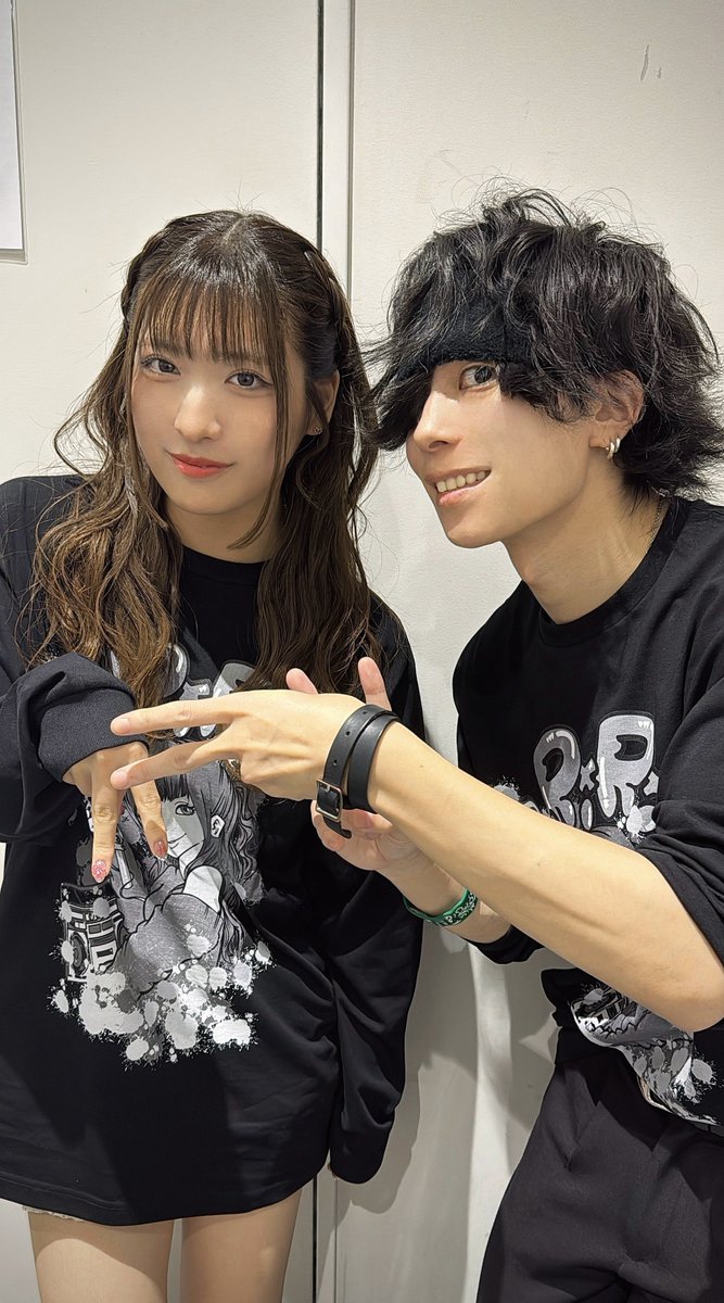 りりり20歳おめでと🎉
遡ってみたら10年一緒踊ってくれてた本当に嬉しい;_;

一緒に超会議の振付選手権出たり動画撮ってた頃はあんなに小さかったのにすっかり立派になってダンスも上手になって〜( ；∀；)( ；∀；)

10年後もまた踊ろ〜ね✌🏻🎊

2015年
                                       2025年