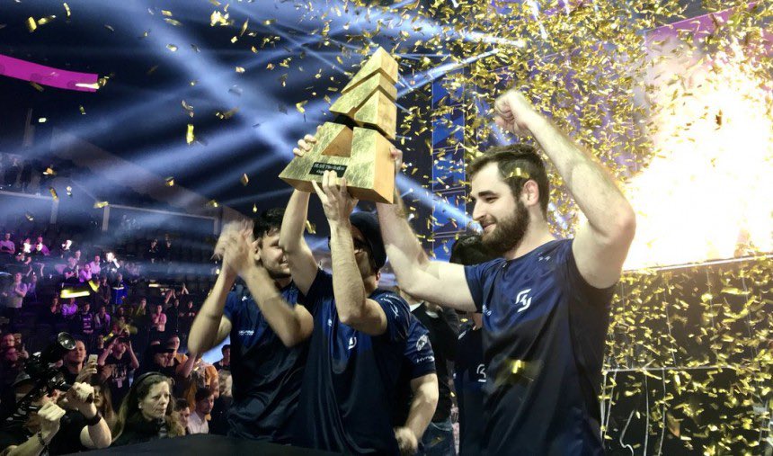 andrekenzo11's tweet image. 8 anos depois

Outro time 
Outra decada
Outra função 
Mesmo resultado !!

Ele é o counter strike !

@FalleNCS