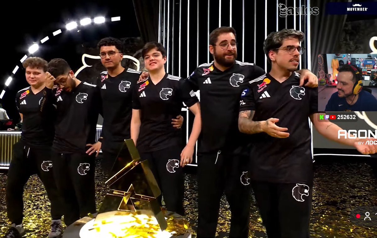 andrekenzo11's tweet image. 8 anos depois

Outro time 
Outra decada
Outra função 
Mesmo resultado !!

Ele é o counter strike !

@FalleNCS