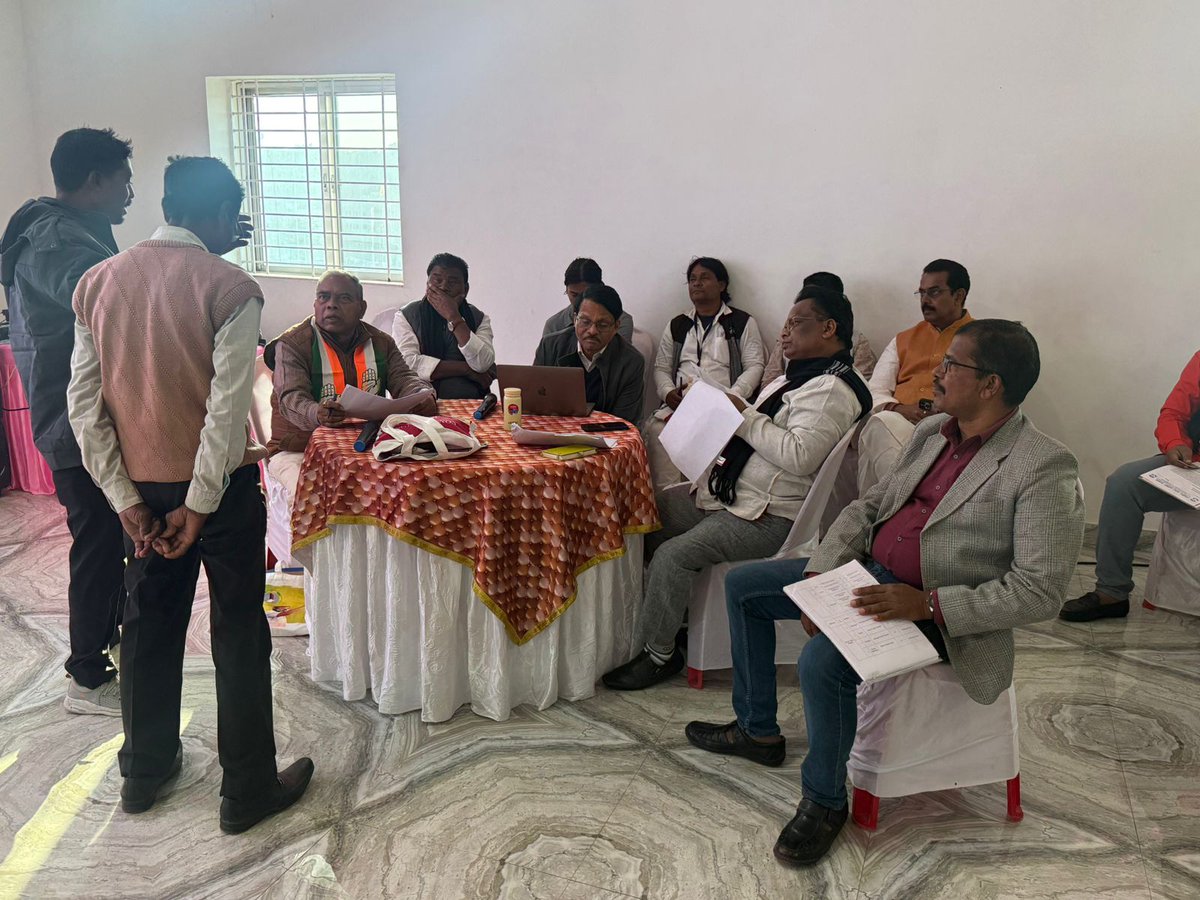 KRajuINC's tweet photo. संगठन प्रशिक्षण का दिन 7 - गुमला, सिमडेगा, खूंटी और सरायकेला-खरसावां ज़िलों के डीसीसी अध्यक्षों, डीसीसी पर्यवेक्षकों, ब्लॉक व मंडल अध्यक्षों के प्रशिक्षण कार्यक्रम में लालगुटुवा बैंक्वेट हॉल, कठाल मोड़, रांची में सम्मिलित हुआ। #संगठनसृजन2025 के माध्यम से जिला से लेकर बूथ स्तर तक कांग्रेस संगठन को मजबूत करना हमारा अटूट संकल्प है।