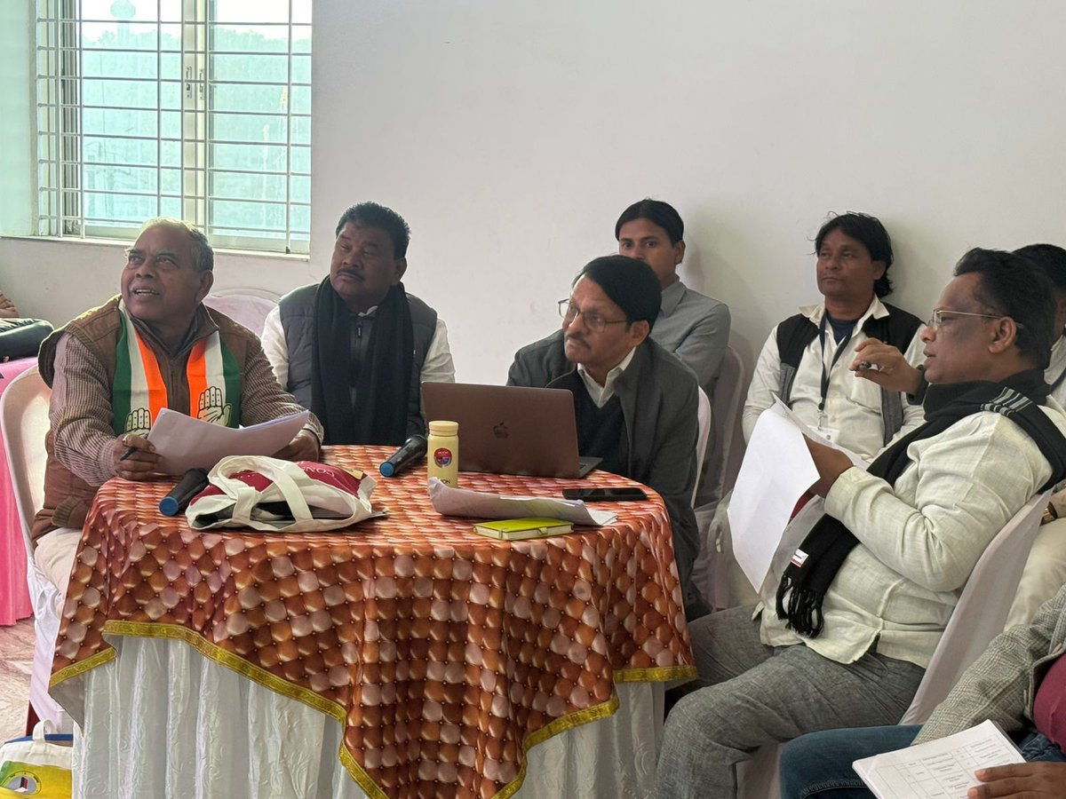 संगठन प्रशिक्षण का दिन 7 - गुमला, सिमडेगा, खूंटी और सरायकेला-खरसावां ज़िलों के डीसीसी अध्यक्षों, डीसीसी पर्यवेक्षकों, ब्लॉक व मंडल अध्यक्षों के प्रशिक्षण कार्यक्रम में लालगुटुवा बैंक्वेट हॉल, कठाल मोड़, रांची में सम्मिलित हुआ। #संगठनसृजन2025 के माध्यम से जिला से लेकर बूथ स्तर तक