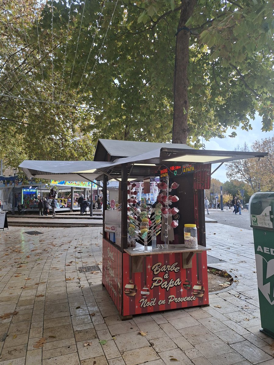 어느새 크리스마스 분위기 물씬 풍기는 남부 프랑스...