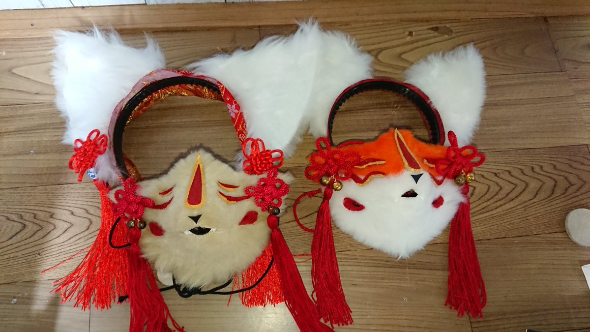 yo_kai_pastaman's tweet photo. デザフェスで柘榴亭様の白もふ耳をお迎えして帰宅したら家にも白もふ耳あって笑いました

現地だと本当に何色持ってるか記憶から抜けてたんですよね
バージョン違うからヨシ！ https://t.co/51726HMnhf