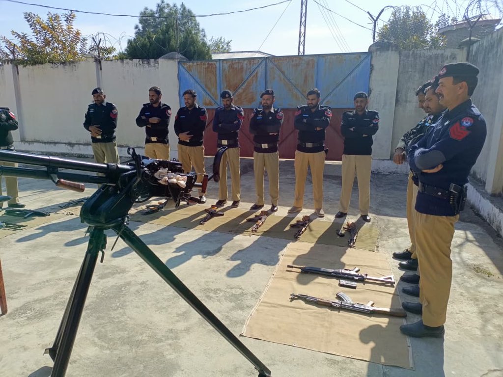 On DPO Mansehra Muhammad Azhar Khan’s directives, Moharrar staff received training at Police Lines Mansehra.
ATS instructors trained them in modern and heavy weapon handling.