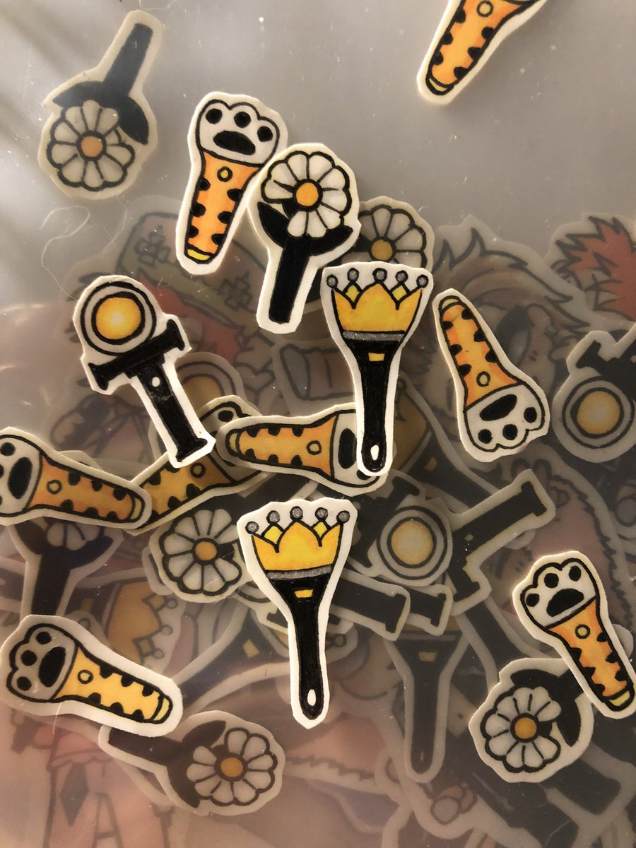 _killem_all's tweet image. Slowly stocking up on Bigbang stickers and mini light-stick stickers 😗✨