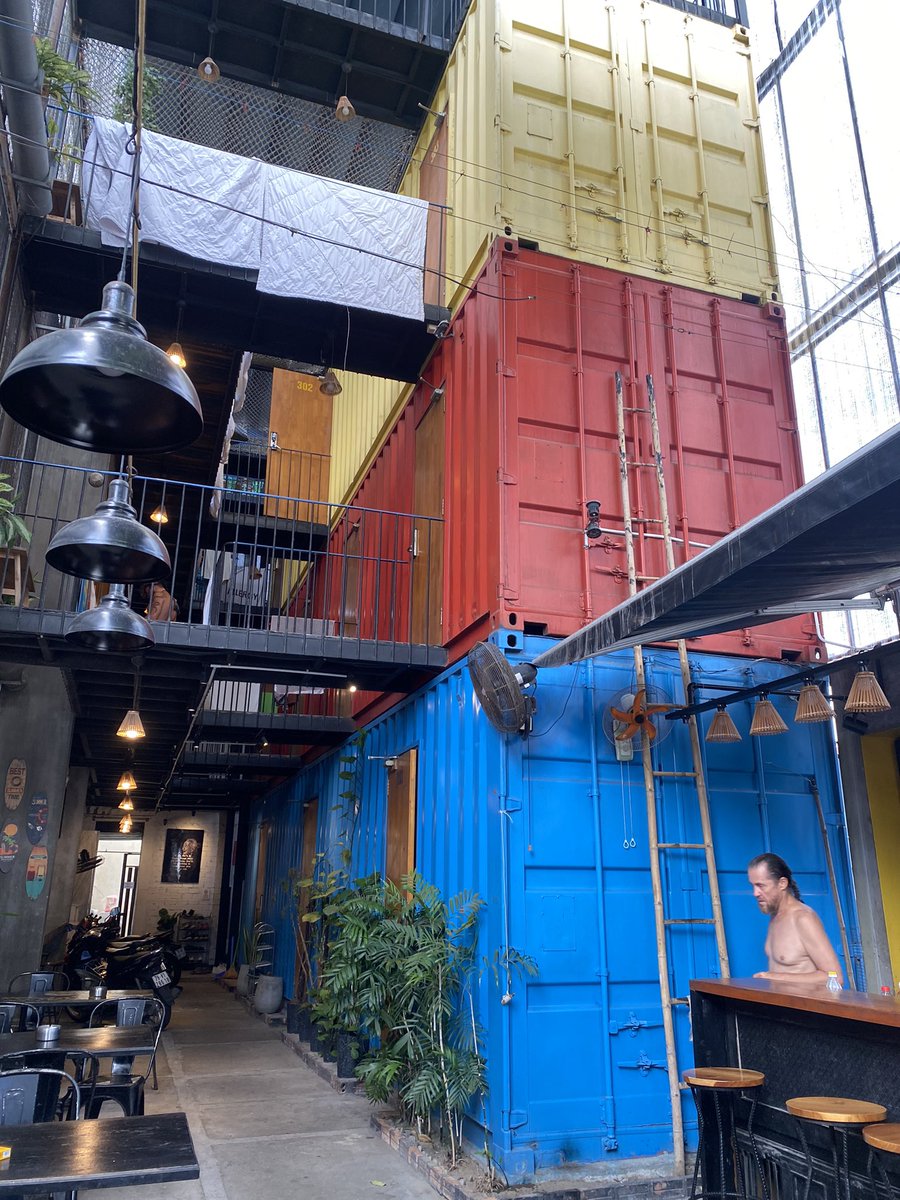 TienDuc_Peter's tweet image. Topic Hướng dẫn làm Homestay 
Bài 2: Lựa chọn mô hình kinh doanh

Về cơ bản mô hình lưu trú cho du khách có nhiều loại khác nhau gồm: 

1. Hotel - Khách sạn/ nhà nghỉ : có người và dịch vụ phục vụ.

2. Appartment - Căn hộ: là nhà riêng tự phục vụ nhưng thường…