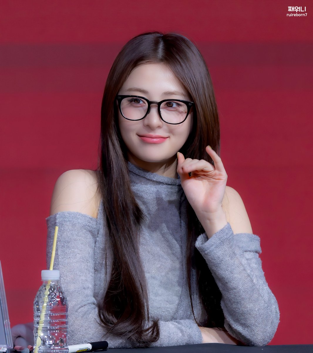 ruireborn7's tweet photo. 251108  메이크스타  싸인회  

#르세라핌 #LE_SSERAFIM #허윤진 
#HUHYUNJIN #윤진 #ユンジン https://t.co/MrL5KENQB0