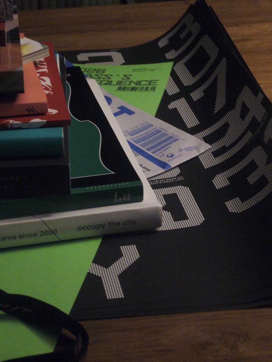 editorsdontedit's tweet image. 처음을 살며 끝을 파고, 처음을 사며 끝을 팔고, 하다가 또 한 번의 축제가 끝이 났고, 일상이 또 시작됩니다. 자리를 마련해 주신 분들, 와 주신 분들, 함께해 주신 분들, 모두모두 감사하고, 죄송합니다. 이제 다시 어떤 끝을 준비해 보려고 하니, 다들 잘 지내 주시기 바랍니다.