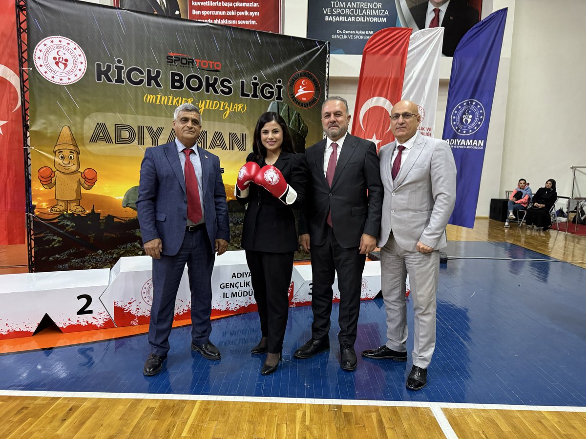 Spor Toto Kick Boks Ligi 2. Ayak açılış töreni Türkiye Kick Boks Federasyonu Başkan Vekili Av. Alaaddin Varol, Adıyaman Vali Yardımcısı Emine Yıldız Karataş ve Gençlik ve Spor İl Müdürü Hüseyin Elüstü’nün katılımlarıyla gerçekleştirildi. Günün Anısına Vali Yadımcısı ve İl