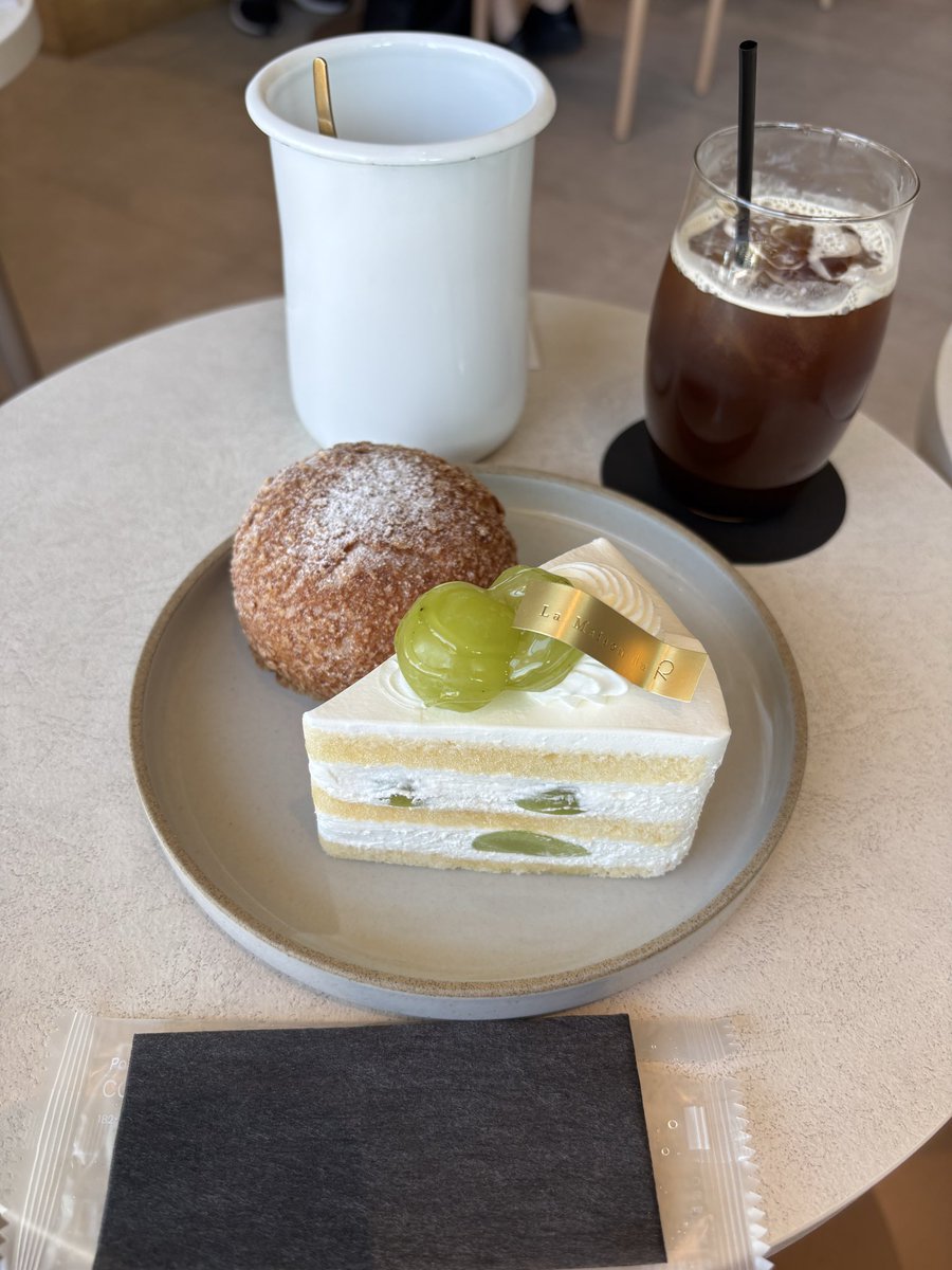 To____nanami's tweet photo. 誕生日を岡崎で過ごせて幸せでした！！！
La Maison du Rでケーキ食べたり、謎解きしたり、人生初の角打ち行ってみたり！！楽しかった😌
ケーキもシュークリームもお酒もいぶりがっこチーズもまじで美味しかった

時間が足りなかった！！！
また行きたい、、！ https://t.co/KksBdZ0urb