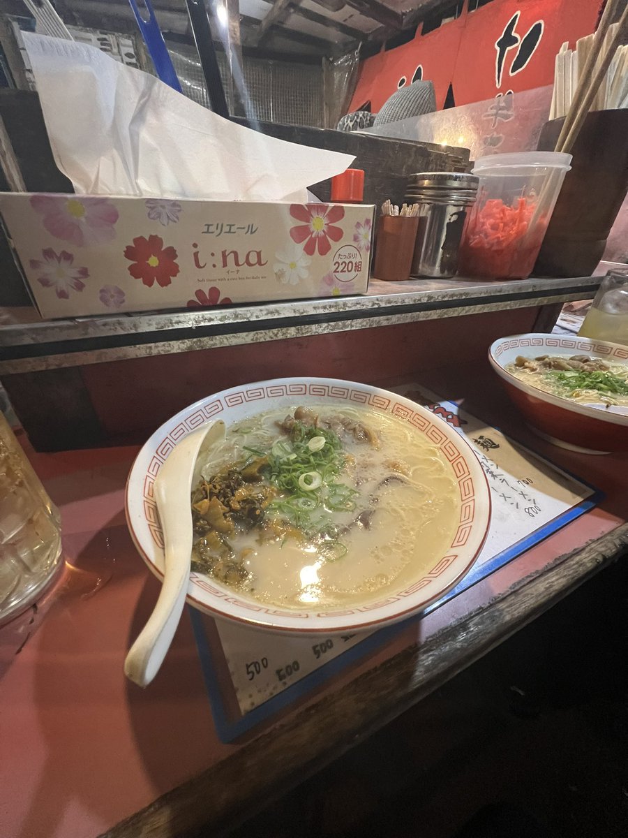 gaming_f_'s tweet photo. 10年くらいぶりの中洲屋台
紅生姜入れすぎてスープの色がいちごミルクになったけどおいしい https://t.co/ehKS2GjXu0