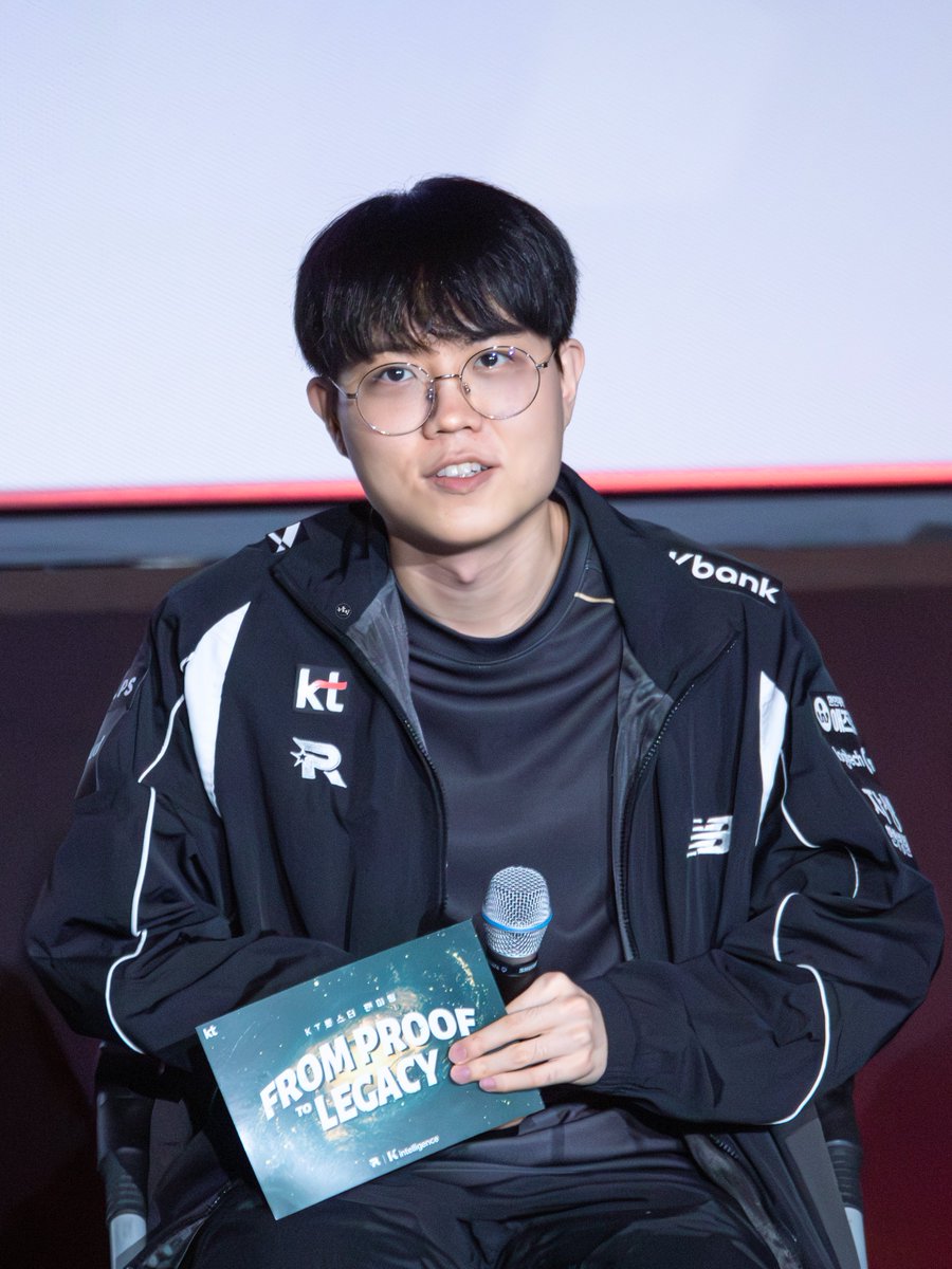noodles_pic's tweet photo. 2025.11.15  
kt Rolster 팬미팅 : From Proof to Legacy
#Cuzz #문우찬 https://t.co/3YYtJdFnzw