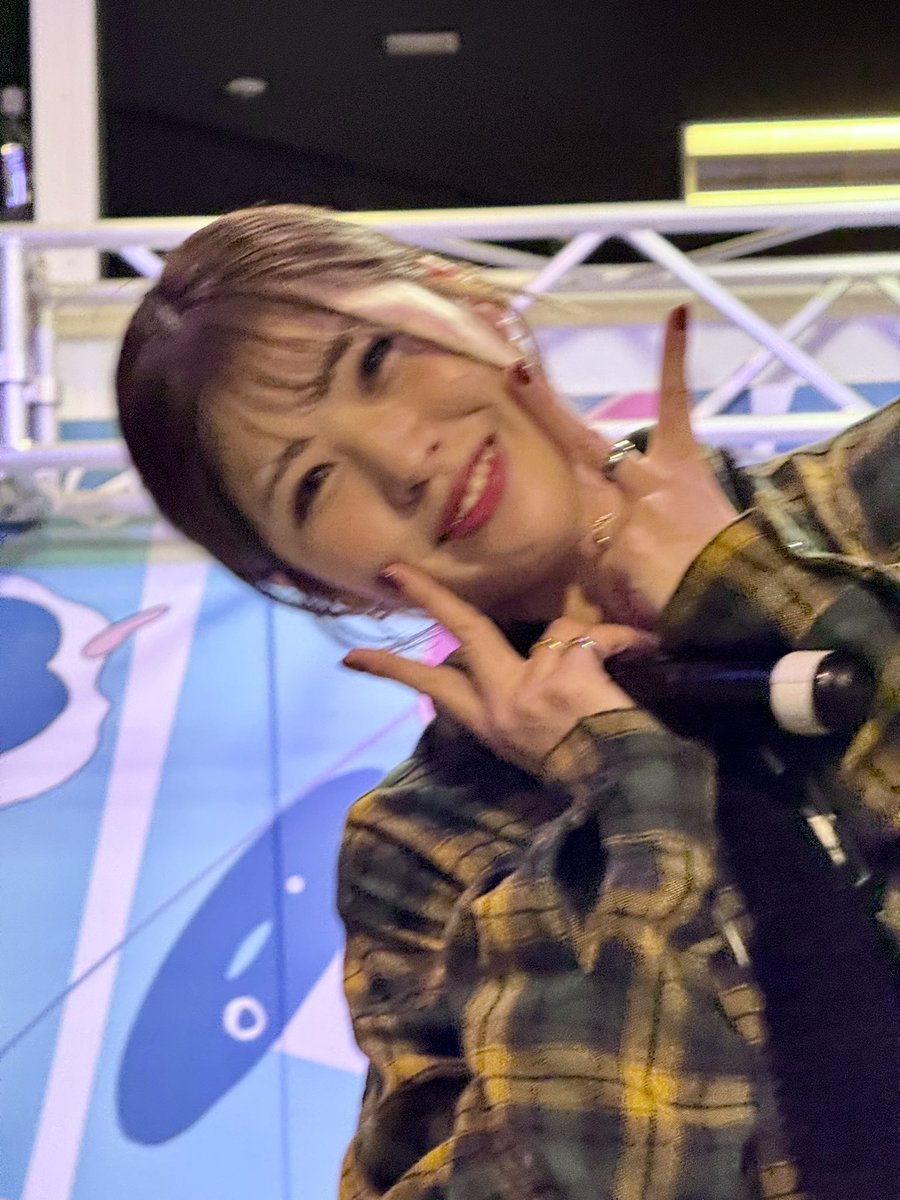 TDO121212's tweet image. Finally New EP
【UPDATE3】Release Event at ヴィレッジヴァンガード＋PLUS(イオンレイクタウンmori)

うちらやっぱ最高じゃん？
Megさん、楽しそう！

#ファイナリー
#Finally
#Finally宣伝隊