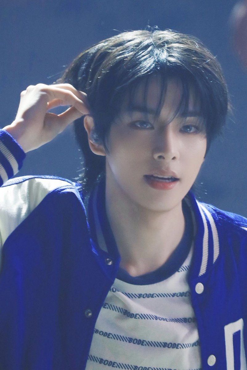 heeejaked's tweet photo. he’s literally the most beautiful man alive oh my god https://t.co/3rgZzDUQxq