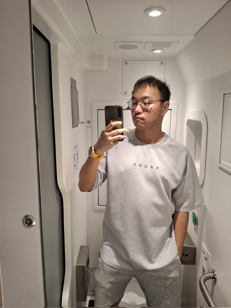 奶頭好凸
⊙ω⊙