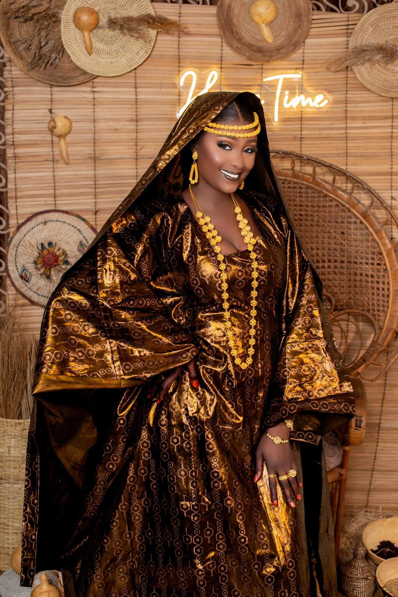 Mbenguemboorr's tweet photo. Bismillah 🤎
Lingèrou Fallou Awa bousso 💍
Première partie 🥰
#married to  @FaDeL_MaRSeiLLe https://t.co/EoJncvtMSD