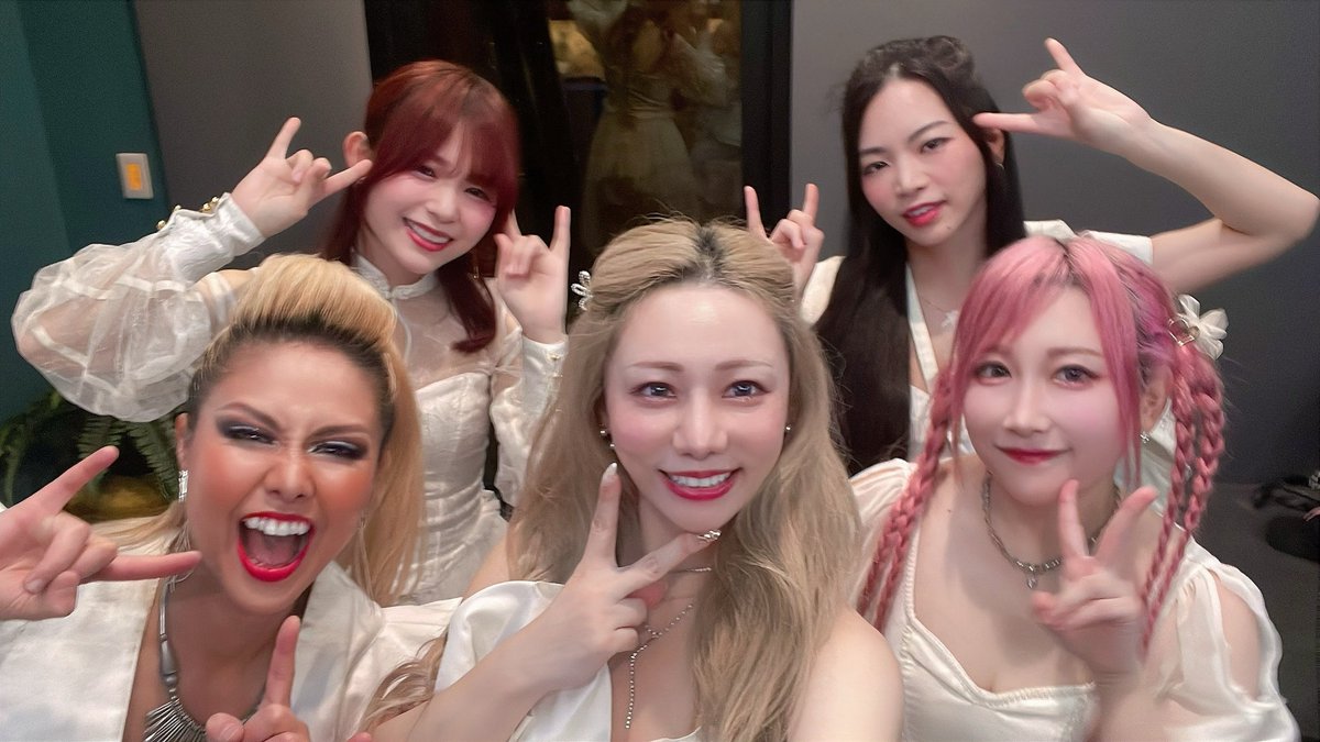 miyako_0405's tweet photo. Thank you LA!!!🇺🇸
ヘヴィなアメリカツアー完遂！！事故病気もなく全員揃って終わって一安心！！
家に着くまでがツアーなので気をつけて帰ります🤘
応援してくれた皆様ありがとう〜！！
#LOVEBITES #Miyako https://t.co/7jP6LNXtvi