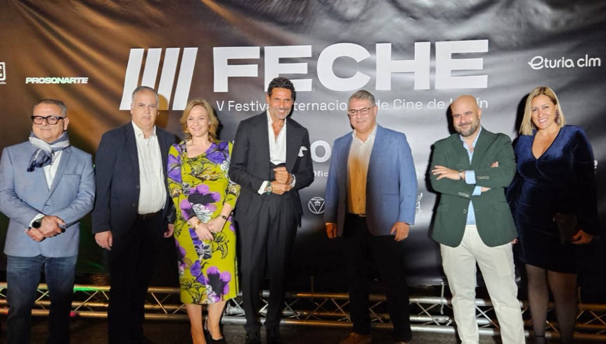 Vox_Hellin_Of's tweet photo. #FECHE
🎬 Gala de inauguración del Festival Internacional de Cine de Hellín celebrado anoche en el Restaurante M-Lía, con la asistencia de nuestra Portavoz @HellinRaquel
🏆 "Premio Especial" al actor, modelo y torero retirado, Óscar Higares.
1/2 https://t.co/ijNCsLJ3qA
