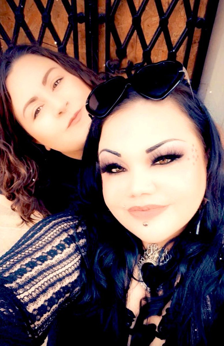 EmEssOh's tweet image. HAPPY BIRTHDAY @RIGHTMEOOOWWWW 🥳 Have the best day, you deserve the world! 
Love you twinny 🖤✨