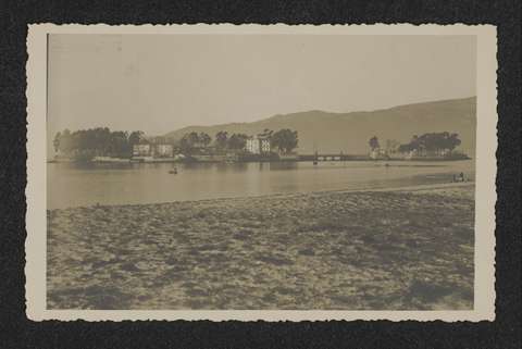 MorelliProd's tweet photo. Deixámosvos unha fotografía excepcional de San Simón como campo de concentración visto desde cesantes, un documento único conservado no Museo de Pontevedra.
▪️ Illa de San Simón (Redondela)
▪️ Autor/Produtor: Pintos, Joaquín (1881-1967)
ℹ️ https://t.co/pSl2uqoxM7
🔜 🌿#SanSimón https://t.co/O6WRfaMGXz
